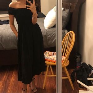 Fyra Dress: Black Midi-length, Off-The-Shoulder